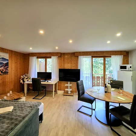 Panorama View, Balcony, 6min Walk To Lift, Modern Apartment